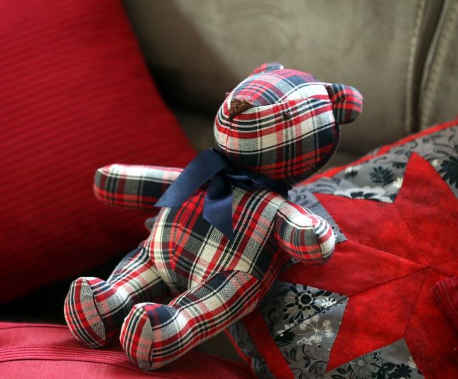 une-journee-de-travail-est-necessaire-pour-fabriquer-cet-ourson-en-verquelure-vendu-45-euros-sur-la-boutique-